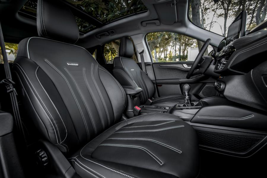 Интерьер Ford Kuga Vignale EcoBlue Hybrid 2020 года  (EU) (фото 20 из 48)